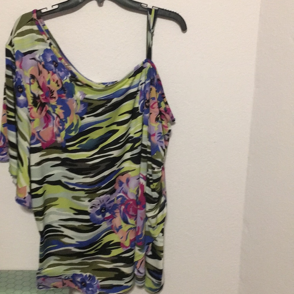 Off shoulder beautiful 3x top